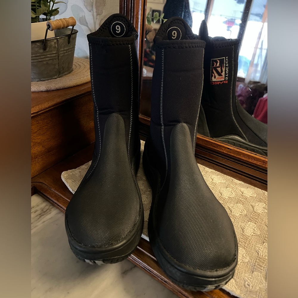 XS SCUBA Stretch Pyro Neoprene 7mm No‎ Zip Slip On Diving Boots Black Men's Sz 9